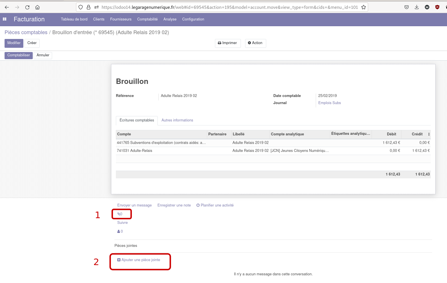 capture d'écran de la vue détaillée d'une pièce comptable dans Odoo, avec un cadre pour mettre en évidence le bouton permettant d'ajouter une pièce jointe