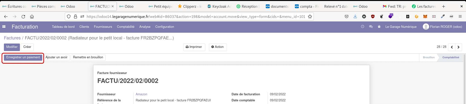 Capture d'écran du formulaire de saisie d'une facture dans Odoo, avec un cadre rouge pour mettre en avant le bouton "Enregistrer un paiement"